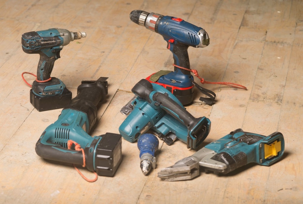 Best Cordless Impact Wrench For Lug Nuts & Changing Tires